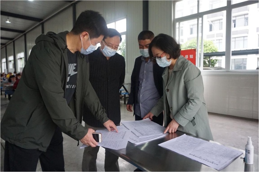 挖掘機(jī)、抓料機(jī)、抓鋼機(jī)、報廢汽車拆解機(jī)安全生產(chǎn)考試.jpg