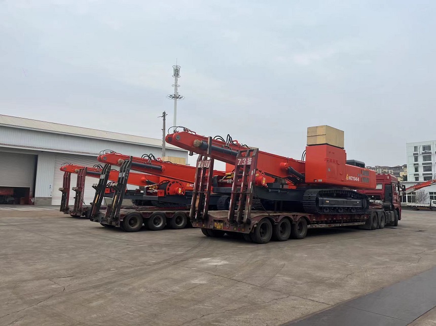 WZYS48-8雙動力抓鋼機發(fā)貨現場.jpg